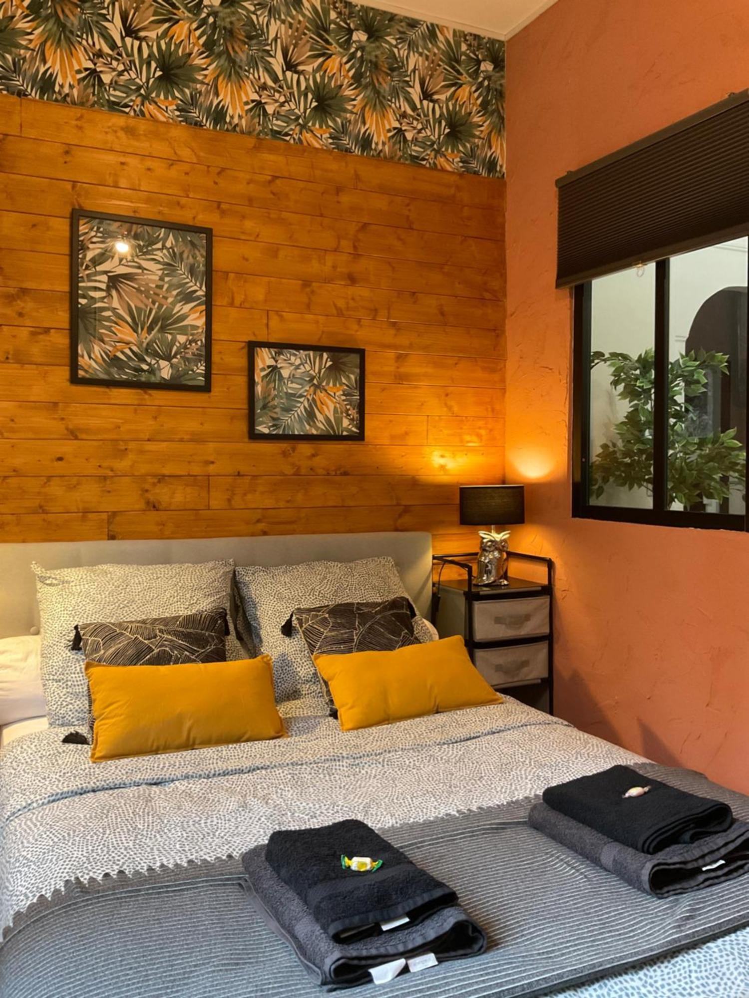 Les Loges Du Theatre Degustation Champagne Offerte Jacuzzi Sauna Jeux Velos Maison Prive 150M2 Historique 14Pers Max Emplacement Exceptionnel Et Chic, 200M De L'Avenue De Champagne, Gare, Musee, Jardins, Restaurations, Toutes Commodites Épernay Exterior foto
