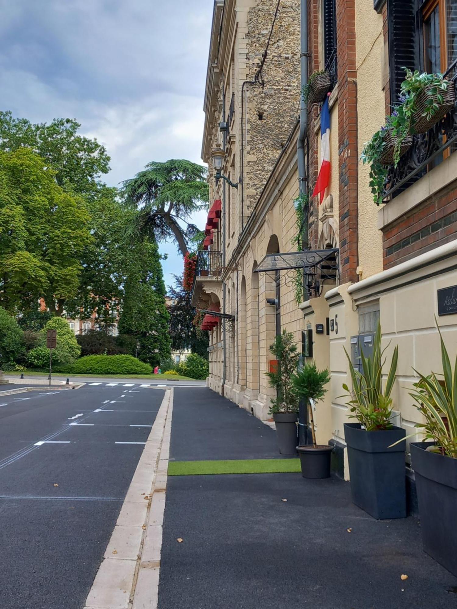 Les Loges Du Theatre Degustation Champagne Offerte Jacuzzi Sauna Jeux Velos Maison Prive 150M2 Historique 14Pers Max Emplacement Exceptionnel Et Chic, 200M De L'Avenue De Champagne, Gare, Musee, Jardins, Restaurations, Toutes Commodites Épernay Exterior foto