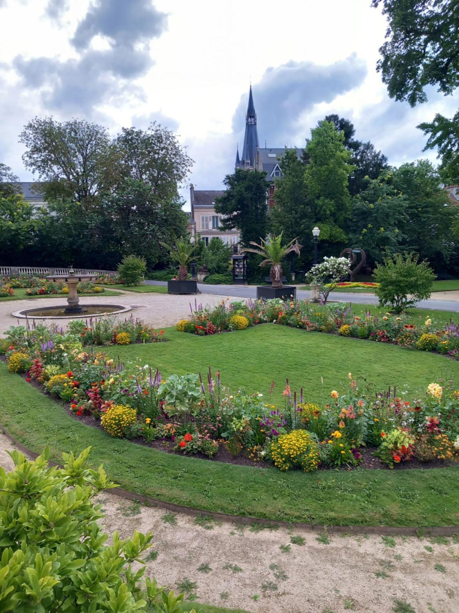 Les Loges Du Theatre Degustation Champagne Offerte Jacuzzi Sauna Jeux Velos Maison Prive 150M2 Historique 14Pers Max Emplacement Exceptionnel Et Chic, 200M De L'Avenue De Champagne, Gare, Musee, Jardins, Restaurations, Toutes Commodites Épernay Exterior foto